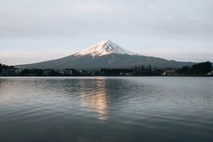 luke-stackpoole-ej8pKvHDg_c-unsplash Cheap ways to visit Japan and see Mt Fuji