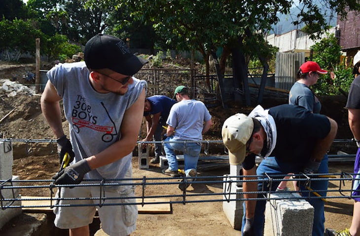 Peace-Corps-Alternatives-Maximo-Nivel peace corps volunteer in Latin America