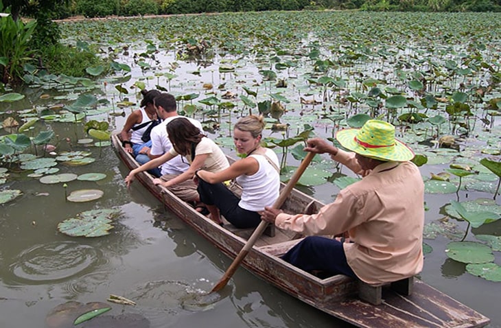 Short-Term-Volunteer-Abroad-Programs-CCS volunteering abroad with CCS