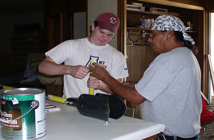 Short-Term-Volunteer-Abroad-Programs-Global-Volunteers volunteer to help Native Americans