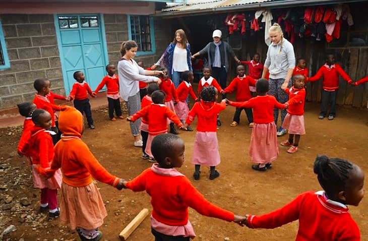 Volunteer-in-Kenya-Projects-Abroad volunteer with children in Kenya